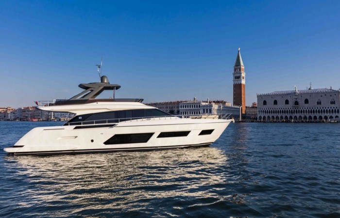 Ferretti Yachts 670