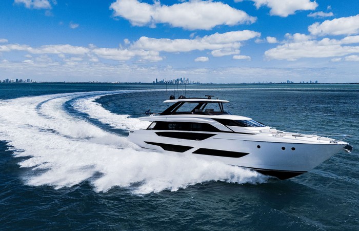 FERRETTI YACHTS 860